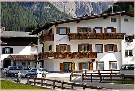 Garni Sayonara Hotell Selva di Val Gardena Exteriör bild