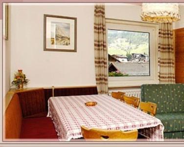 Garni Sayonara Hotell Selva di Val Gardena Rum bild